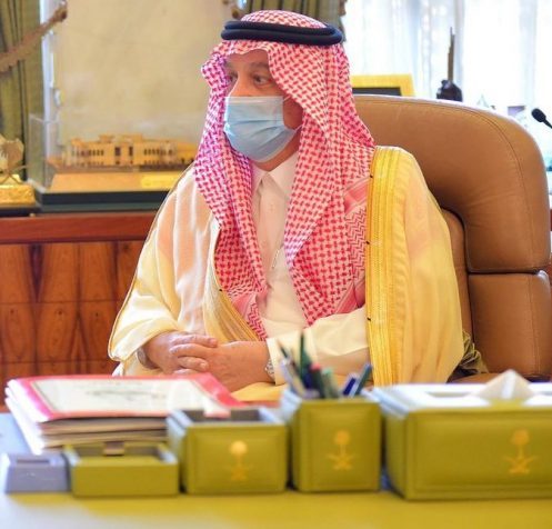 أمير منطقة الرياض يقلد عدداً من الضباط رتبة لواء