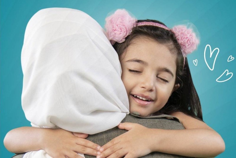 «حضنك حياتي».. حملة وطنية تشجع الأسر السعودية على احتضان الأيتام
